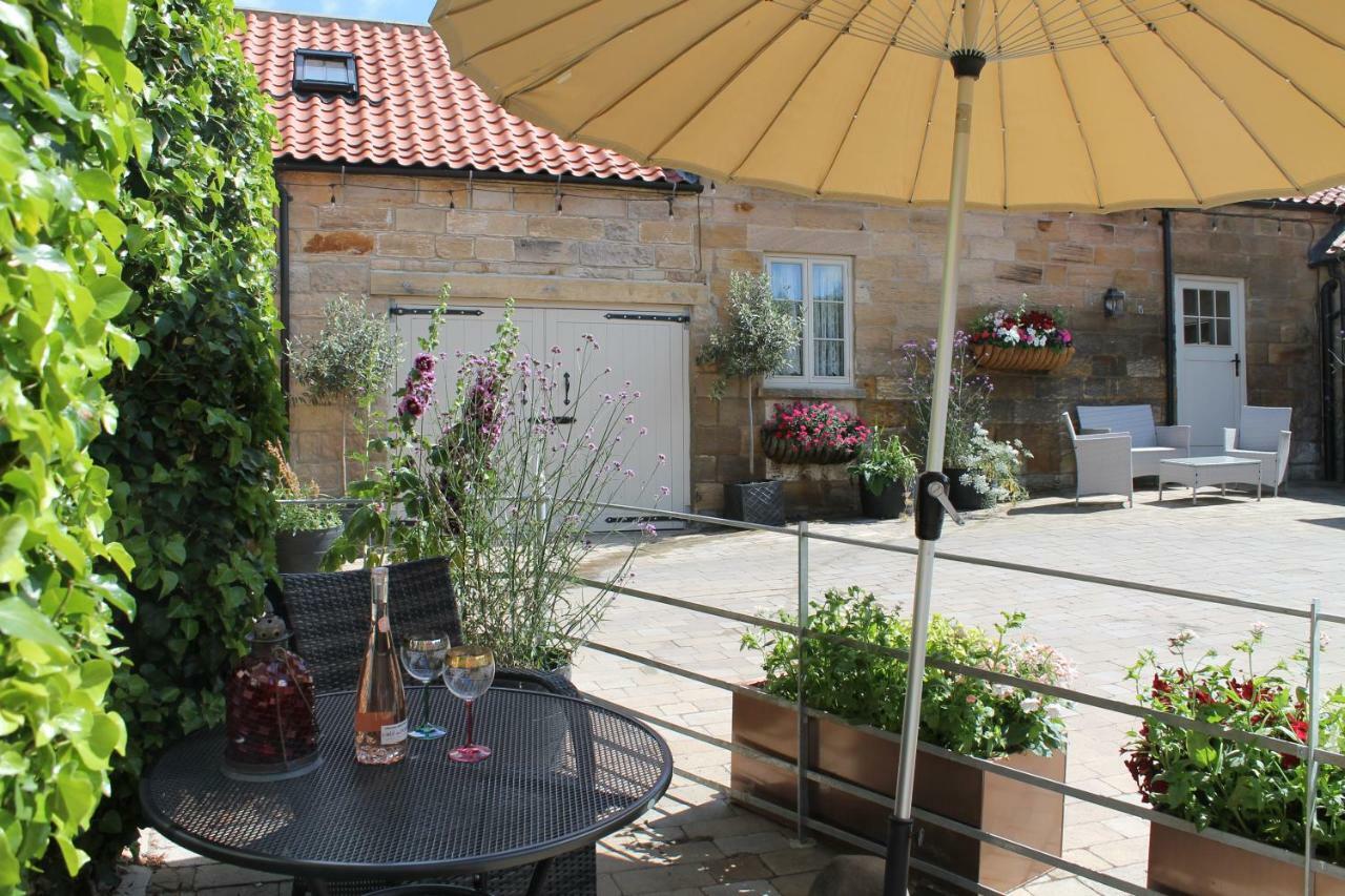 The Coach House Villa Whitby Exterior foto